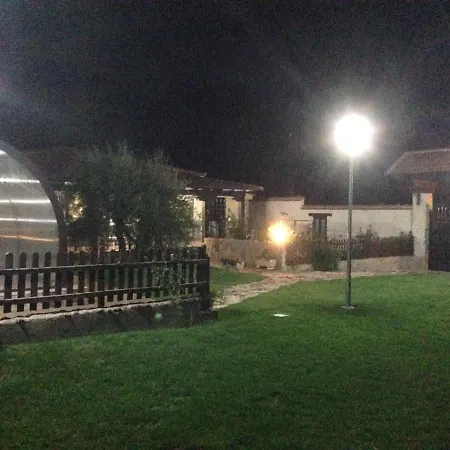 シャレー Casa Rio Alberche Y El Cortijo De Gredos ナバルエンガ